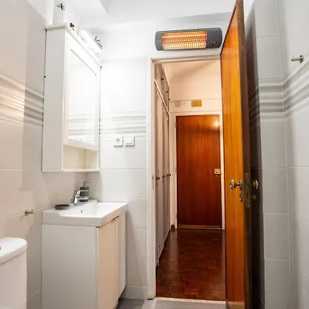 1br1 In Moscavide, Metro Close Apartment