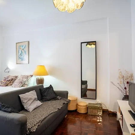 1br1 In Moscavide, Metro Close Apartman *